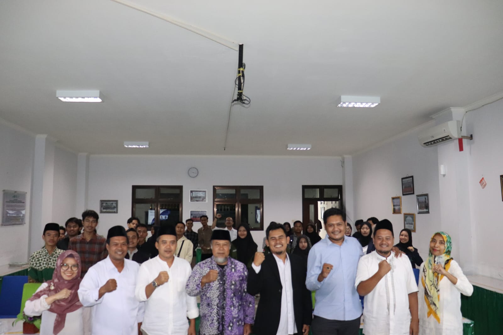 Kuliah Tamu Tadris IPS UIN KHAS Jember Bahas Intervensi Lembaga Legislatif Daerah dalam Merancang Kebijakan Menuju Indonesia Emas 2045